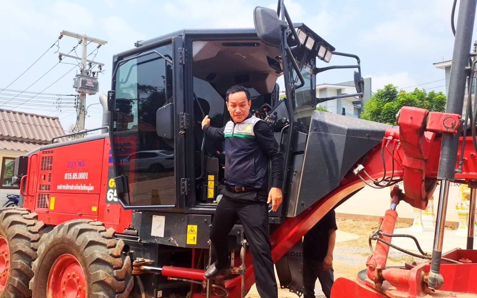 title - ส.ป.ก.พิษณุโลก ได้รับความอนุเคราะห์จากองค์การบริหารส่วนจังหวัดพิษณุโลก  ปรับพื้นที่โดยรอบการคารสำนักงาน ส.ป.ก.พิษณุโลก